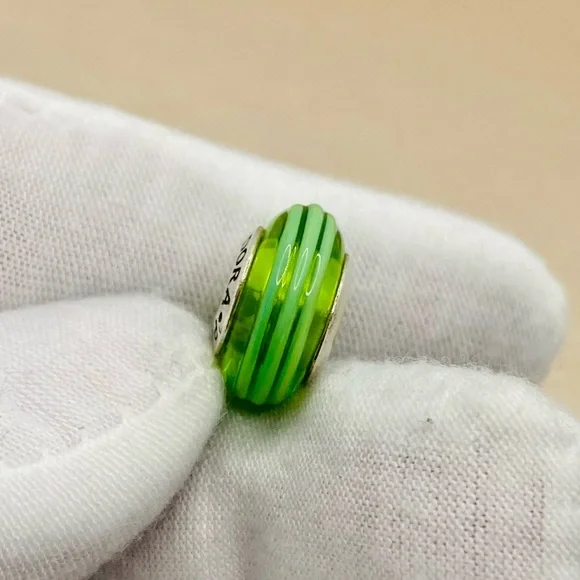 EUC Pandora 790615 Sterling Silver Green Murano Glass Ribbon Charm - Picture 3 of 7